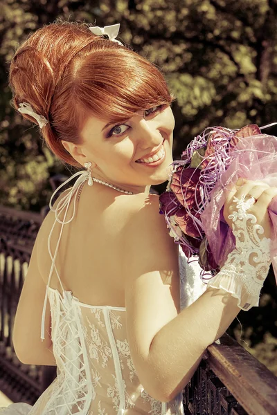 Retrato pelirroja encantadora novia — Foto de Stock