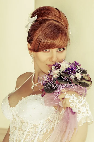 Retrato ruiva encantadora noiva — Fotografia de Stock