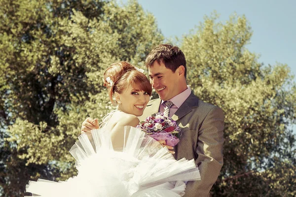 Portrait  redhead  bride and groom — Stock Photo, Image