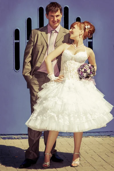 Vöröshajú menyasszony és a vőlegény — Stock Fotó