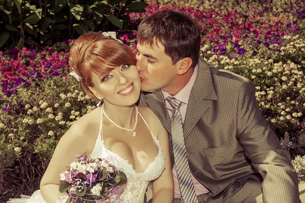 Bride and groom gentle kiss — Stock Photo, Image