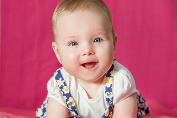 Retrato de un bebé — Foto de Stock