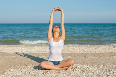 Yoga Çalışan Genç Kadın 