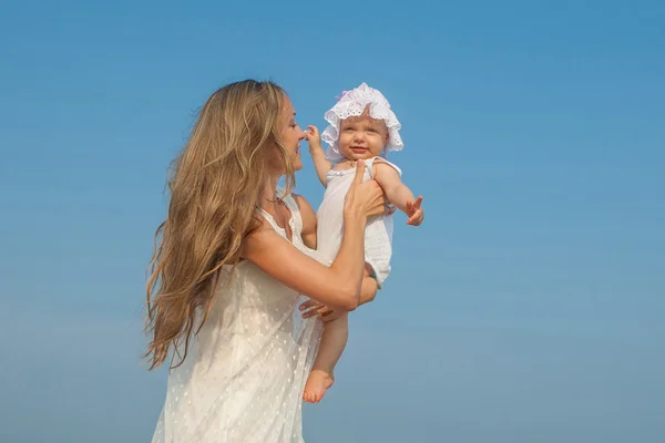 Happy beautiful mother and daughter enjoying beach time — Stock Photo, Image