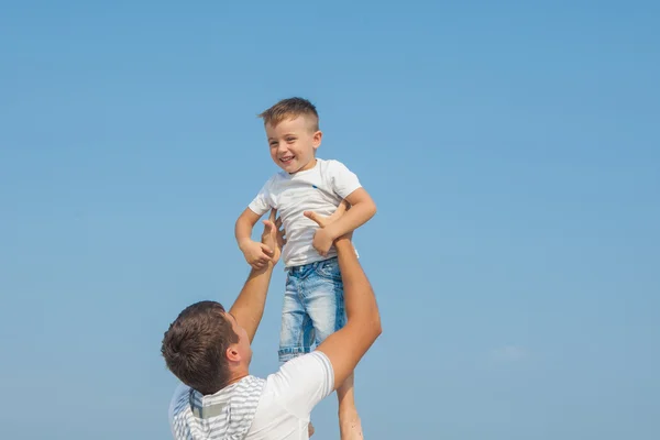 Father and his son having fun on the beach — Stock Photo, Image