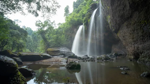 Bela Cachoeira Floresta Tropical Parque Nacional Khao Yai Tailândia — Fotografia de Stock
