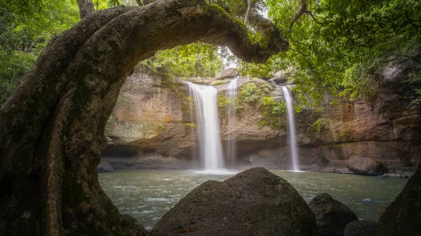 Bela Cachoeira Floresta Tropical Parque Nacional Khao Yai Tailândia — Fotografia de Stock