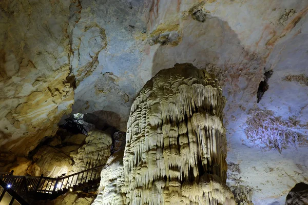 Paradise cave, Quang Binh, Vietnam travel, heritage — Stockfoto