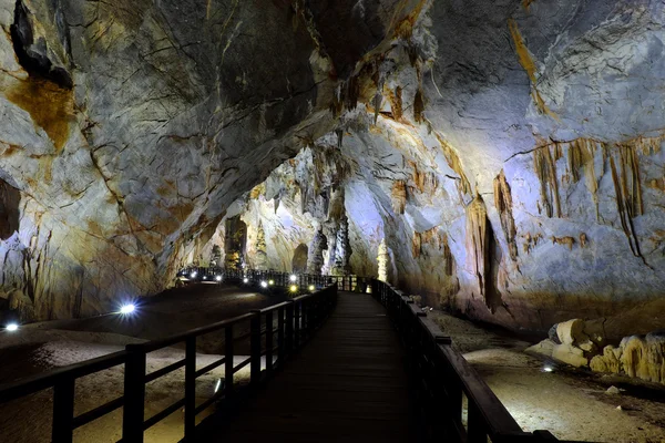 Cueva del Paraíso, Quang Binh, Vietnam viajes, patrimonio — Foto de Stock