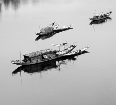 landscape, row boat,  river, poor Vietnam clipart