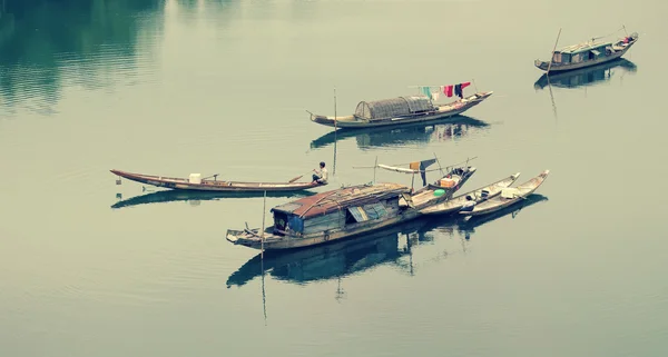 Landschaft, Ruderboot, Fluss, armes Vietnam — Stockfoto