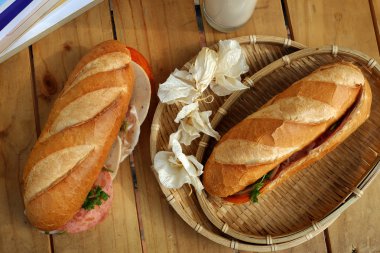 Vietnamca gıda, Banh'da mi, lokanta kahvaltı için