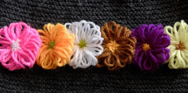 Färgglada handgjorda daisy blomman — Stockfoto