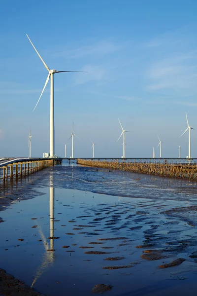 Ren energi, vindkraftanläggning — Stockfoto