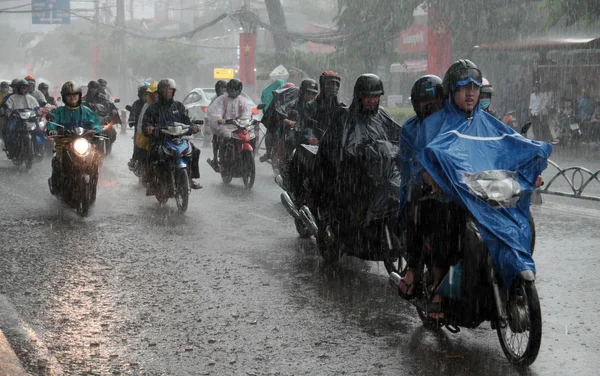Silný déšť, období dešťů v Ho Či Minovo Město — Stock fotografie