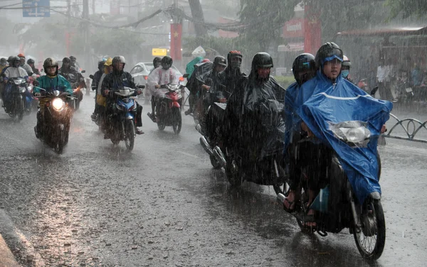 大雨、 雨季在胡志明市 — 图库照片