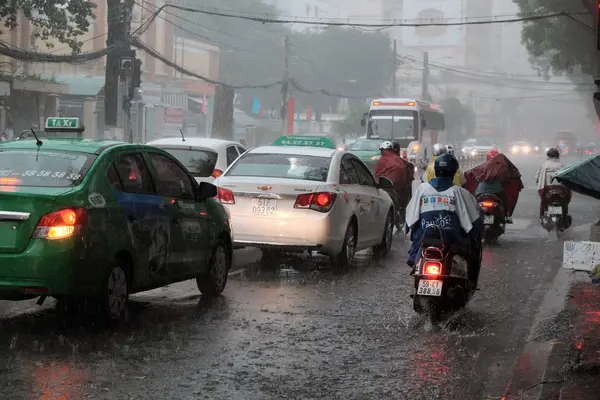 大雨、 雨季在胡志明市 — 图库照片