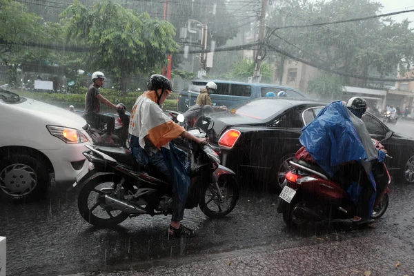 大雨、 雨季在胡志明市 — 图库照片