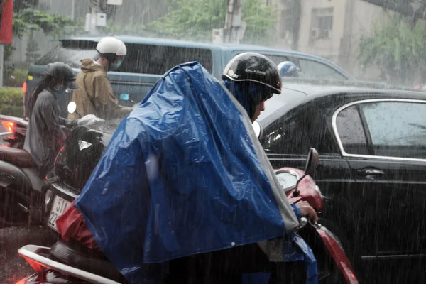 大雨、 雨季在胡志明市 — 图库照片