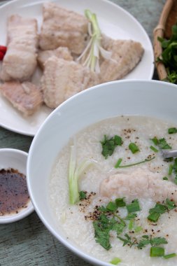 Vietnamca gıda, balık çorbası