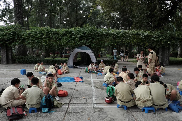 Asiatiska barn gå livet färdigheter kurs — Stockfoto