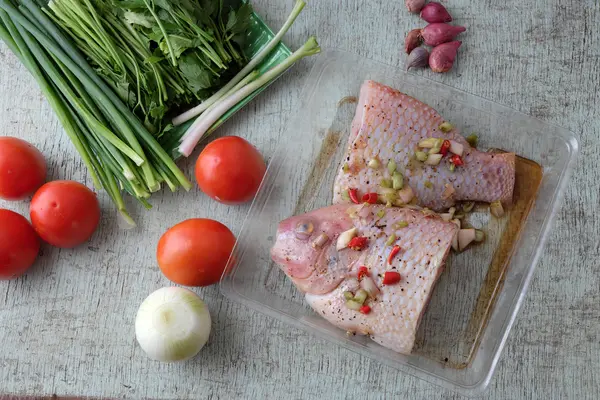 Vietnamesisk mat, fisk soppa, röd tiapia — Stockfoto