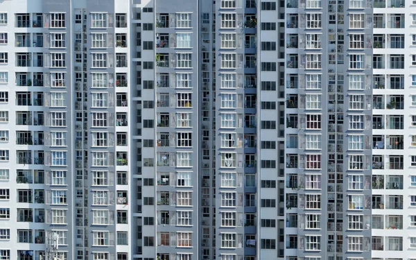 Erstaunliche Front Eines Hochhauses Mit Vielen Wohnhausfassade Gerader Sicht Entwicklung — Stockfoto