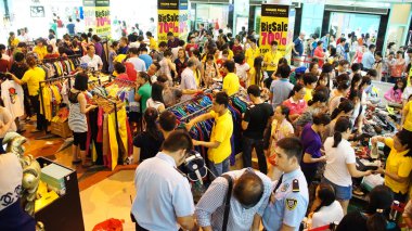 shoping Merkezi, kapalı sezon satış kalabalık