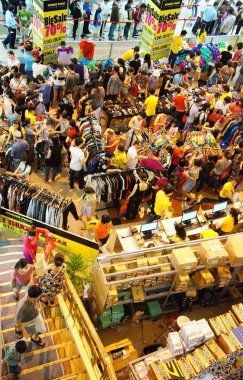 shoping Merkezi, kapalı sezon satış kalabalık