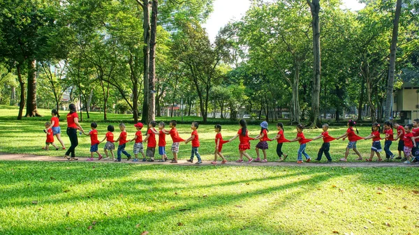 Asien barn aktivitet teambuilding — Stockfoto