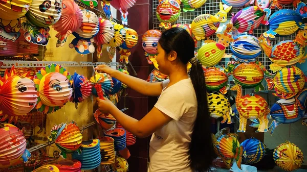 Vietnam lantaarn straat, open lucht markt — Stockfoto