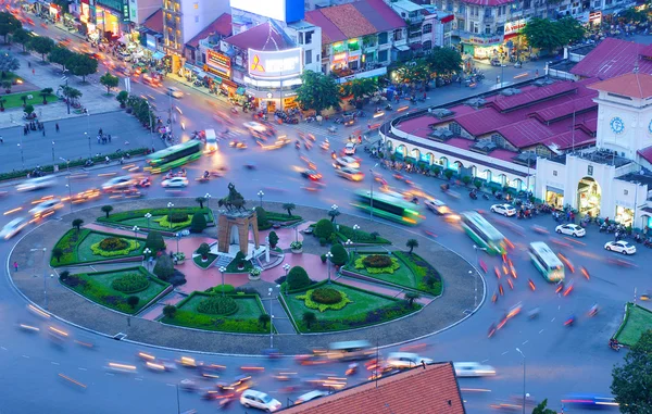 Asia traffic, roundabout, Ben Thanh market — Stock Photo, Image