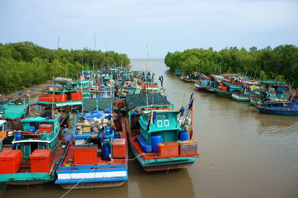 Grupp fiskebåt, Vietnam port — Stockfoto