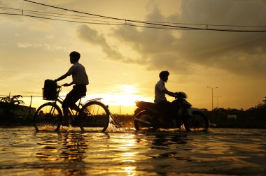 Ho Chi Minh city, sel gelgit, günbatımı