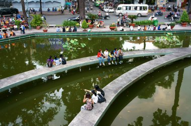 Genç Asyalı insanların, kentsel yaşam tarzı