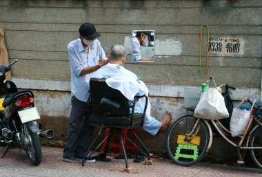 Kaldırımda Vietnamca açık hava Kuaför Salonu