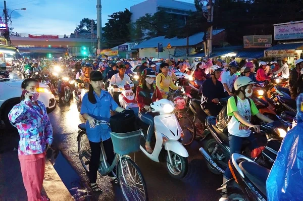 Asiatiska staden, trafikstockning på natten — Stockfoto