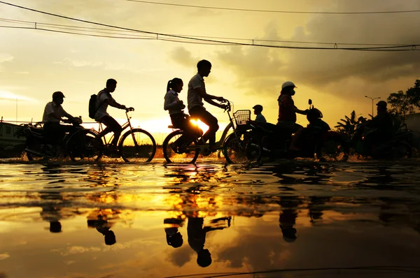 Ho Chi Minh city, fala powodzi, zachód słońca — Zdjęcie stockowe