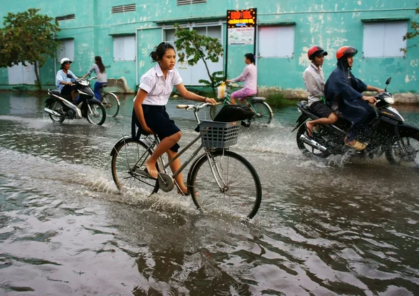 Ho Chi Minh city, lood tij, overstroomd water — Stockfoto