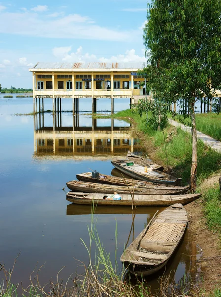 Shool vietnamita en temporada inundada —  Fotos de Stock