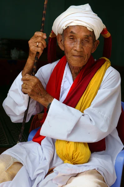 Vieil homme vietnamien, vêtements de tradition — Photo