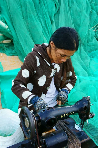Wietnamskie kobiety szyć żyłka — Zdjęcie stockowe