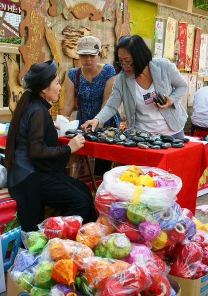 Vietnamita, Ho Chi Minh mercado ao ar livre — Fotografia de Stock