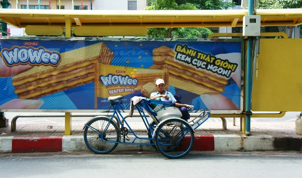 Vietnamese man, cyclo driver — Stock Photo, Image