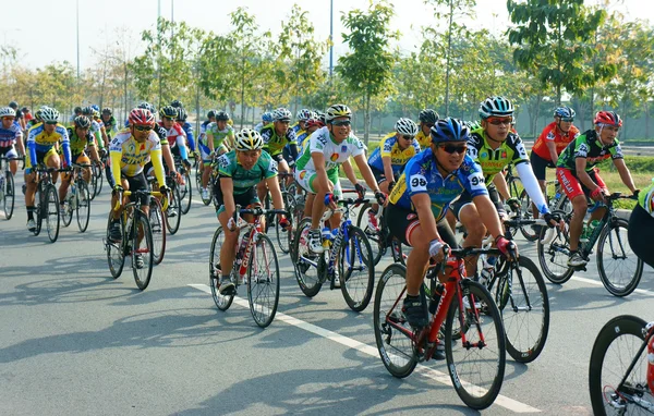 Course cycliste, Asie activité sportive, cavalier vietnamien — Photo