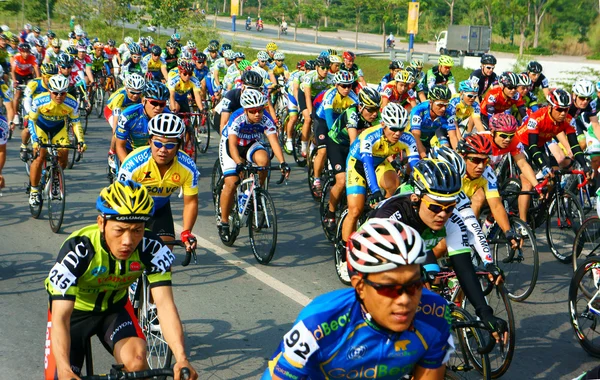 Course cycliste, Asie activité sportive, cavalier vietnamien — Photo