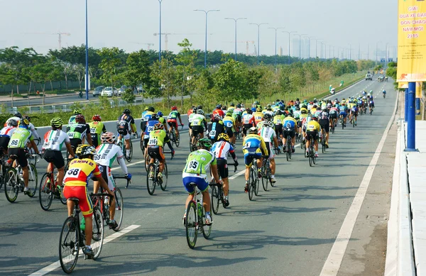 Course cycliste, Asie activité sportive, cavalier vietnamien — Photo