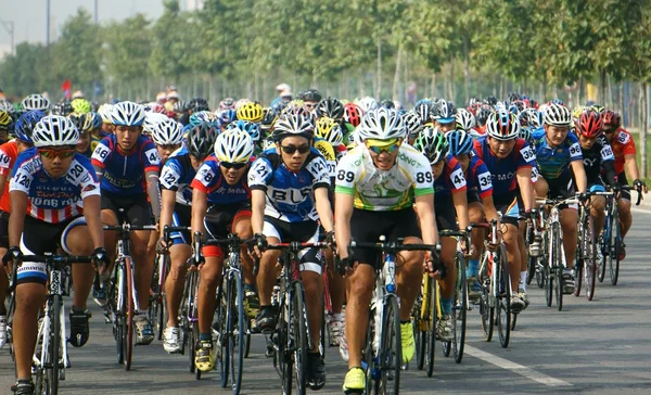 Course cycliste, Asie activité sportive, cavalier vietnamien — Photo