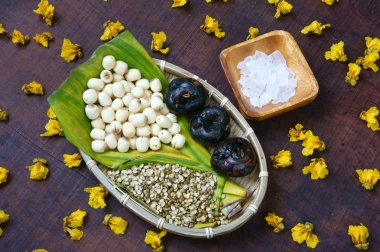 Vietnamca gıda, tatlı lotus tohum yulaf çorbası