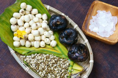 Vietnamca gıda, tatlı lotus tohum yulaf çorbası